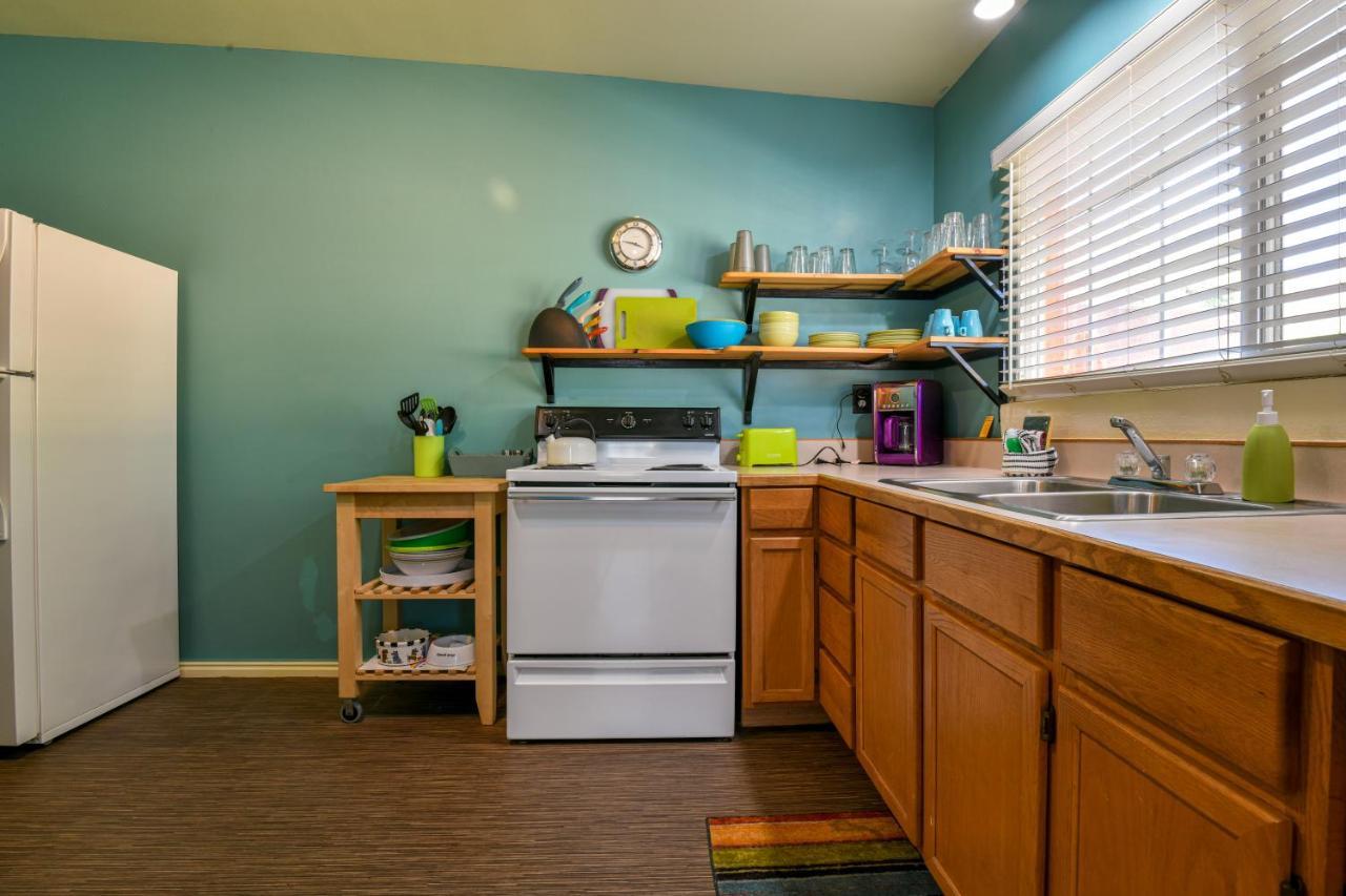 3 - Downtown 1 Bedroom Unit, Sleeps 6 With Shared Hot Tub