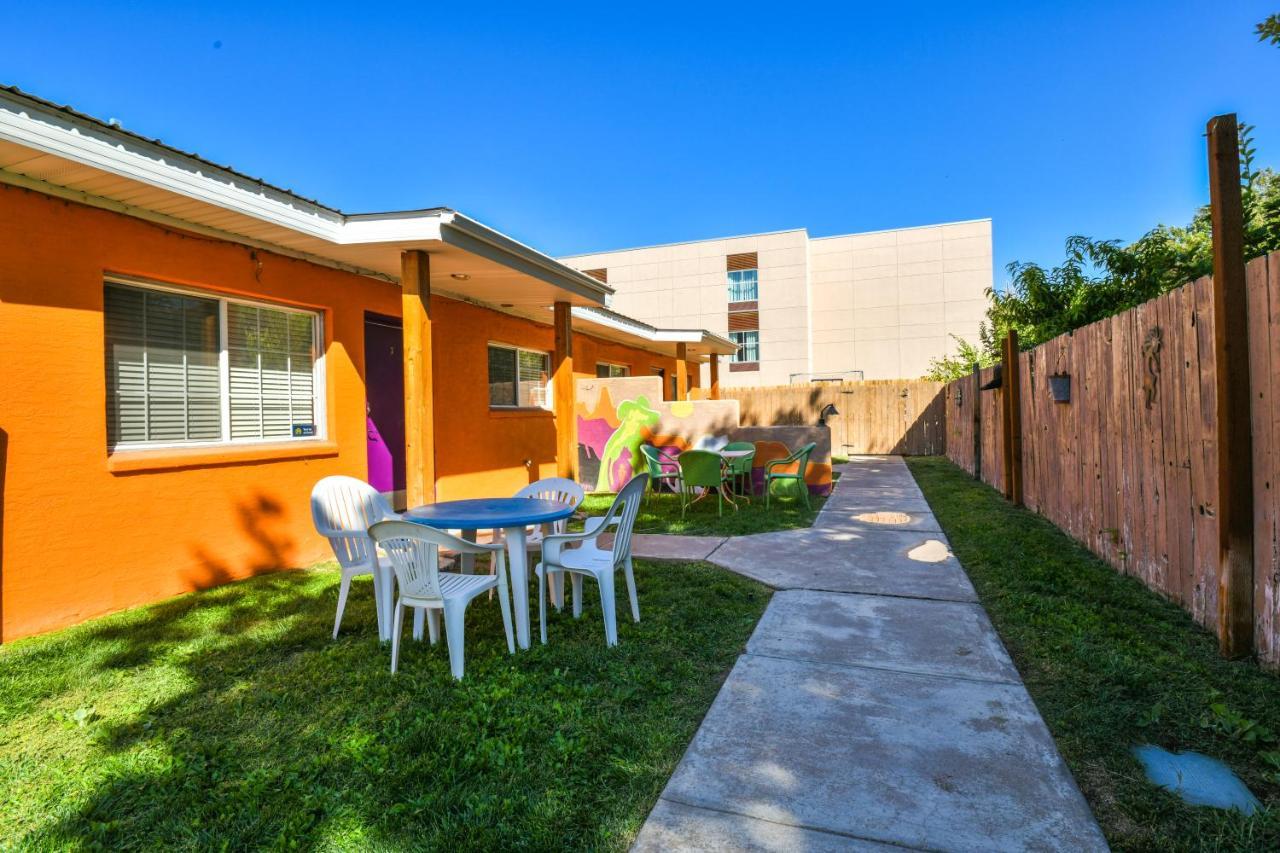 3 - Downtown 1 Bedroom Unit, Sleeps 6 With Shared Hot Tub Moab
