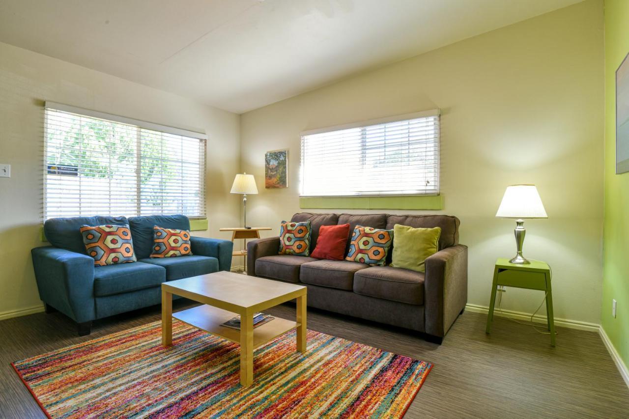 Holiday home 1 - Downtown 1 Bedroom Unit, Sleeps 6 With Shared Hot Tub *