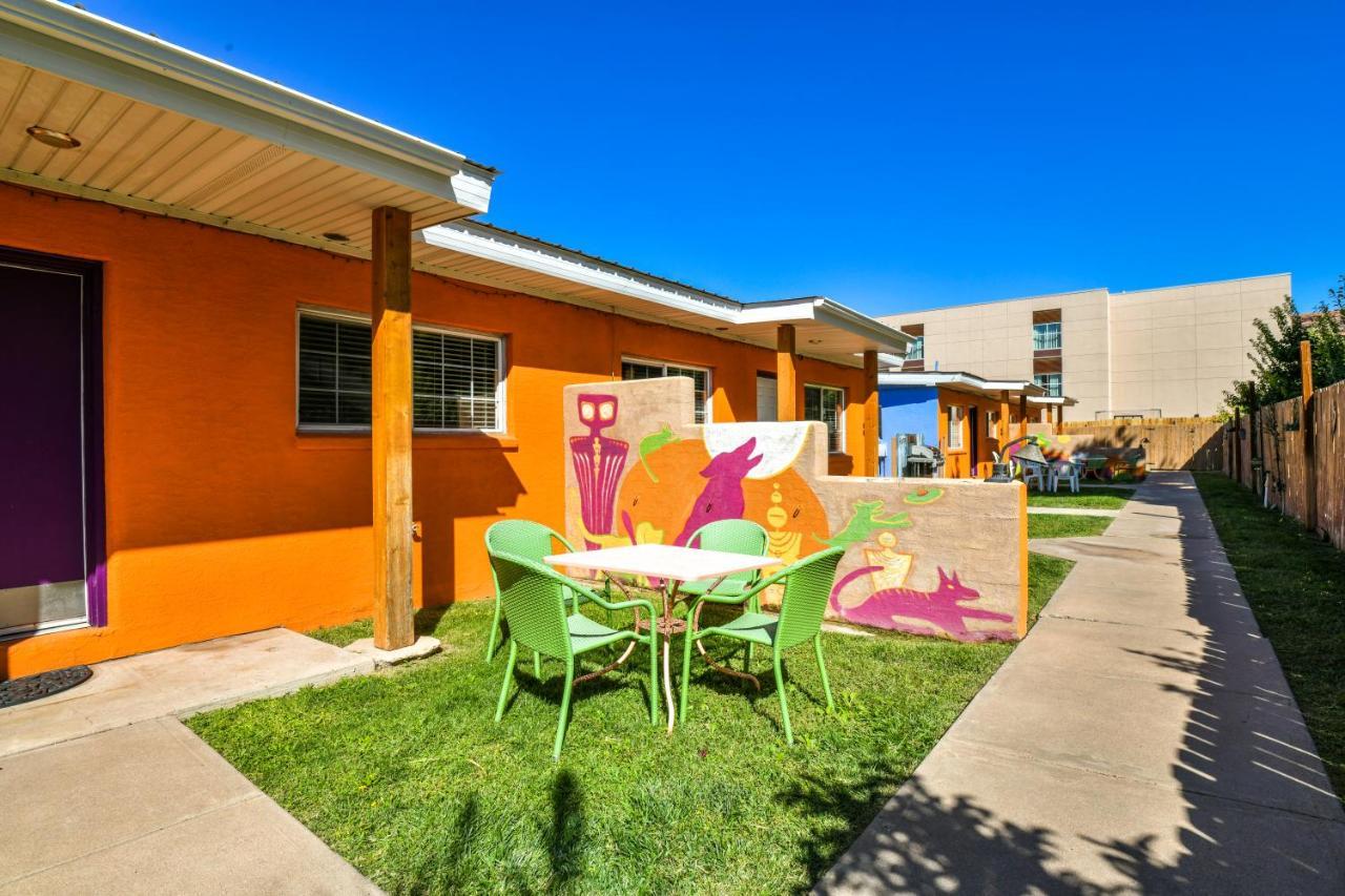 Holiday home 1 - Downtown 1 Bedroom Unit, Sleeps 6 With Shared Hot Tub *