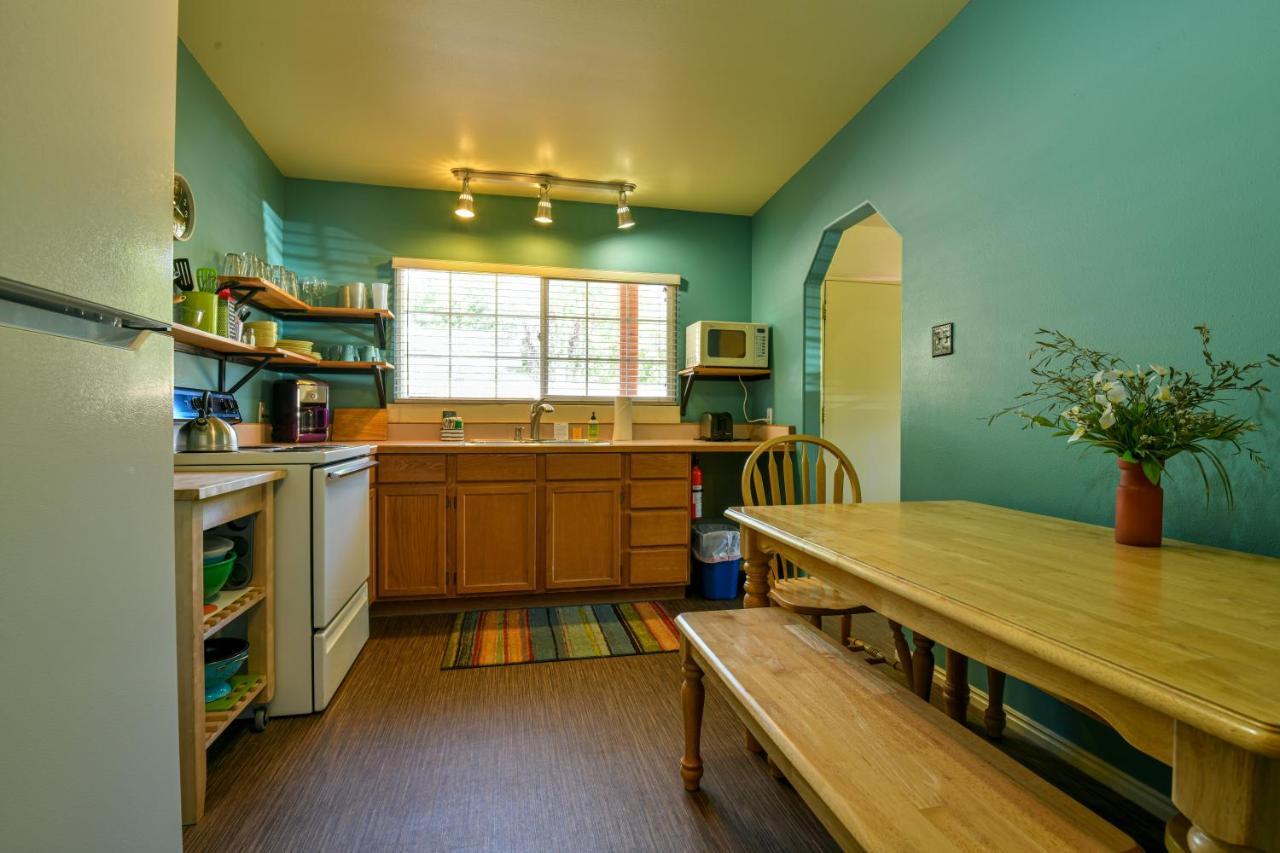 1 - Downtown 1 Bedroom Unit, Sleeps 6 With Shared Hot Tub Holiday home Moab