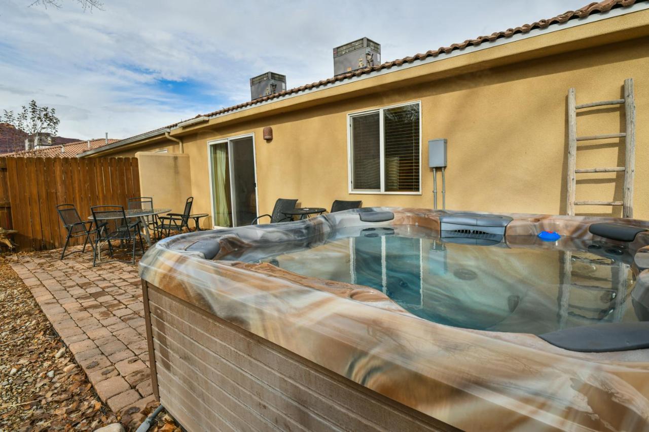 Cw343 - Great Downtown Location With A Private Hot Tub Holiday home *