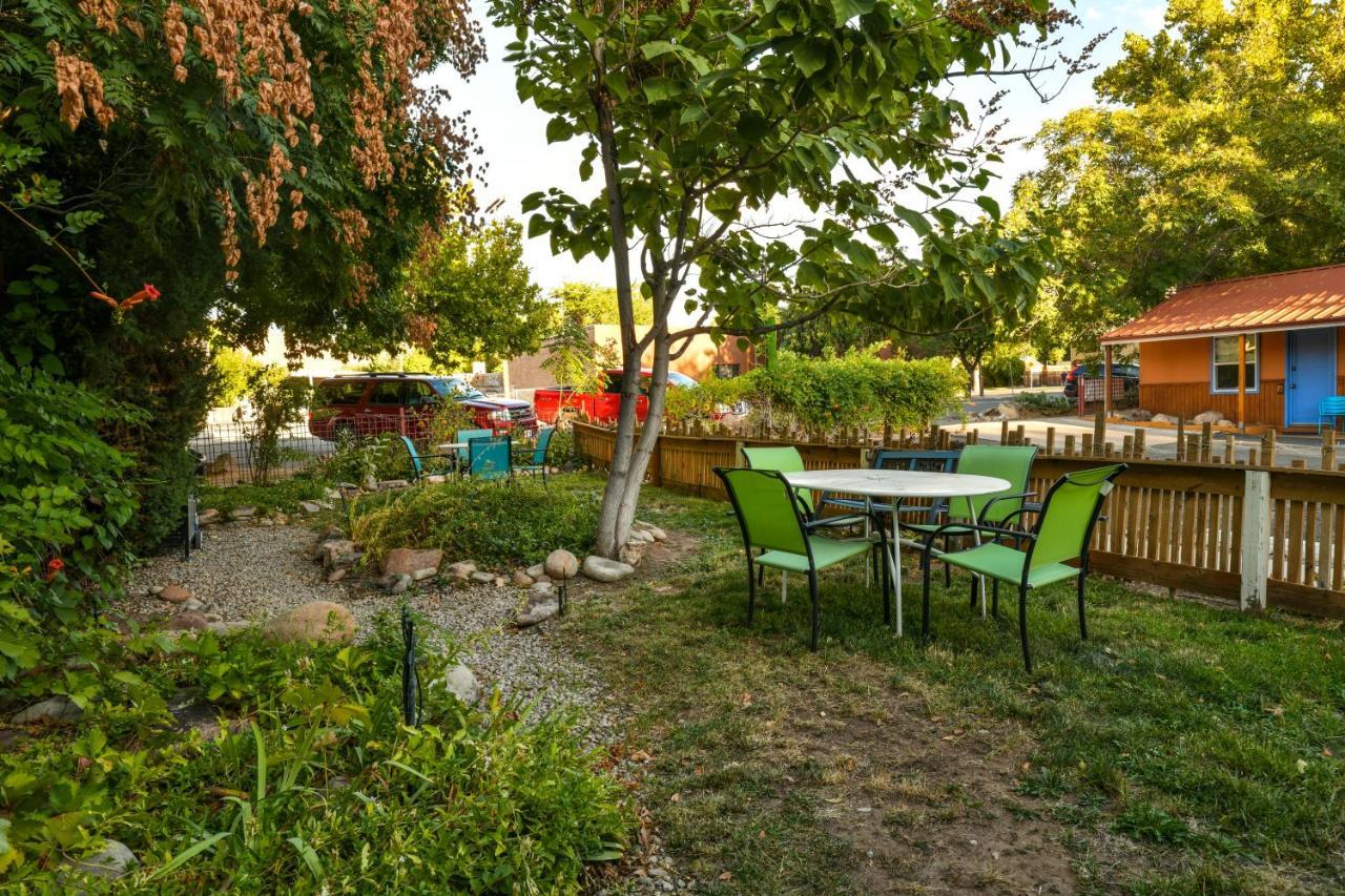5 - Downtown Location. Studio With Shared Hot Tub. Minutes To Arches N.p. Moab
