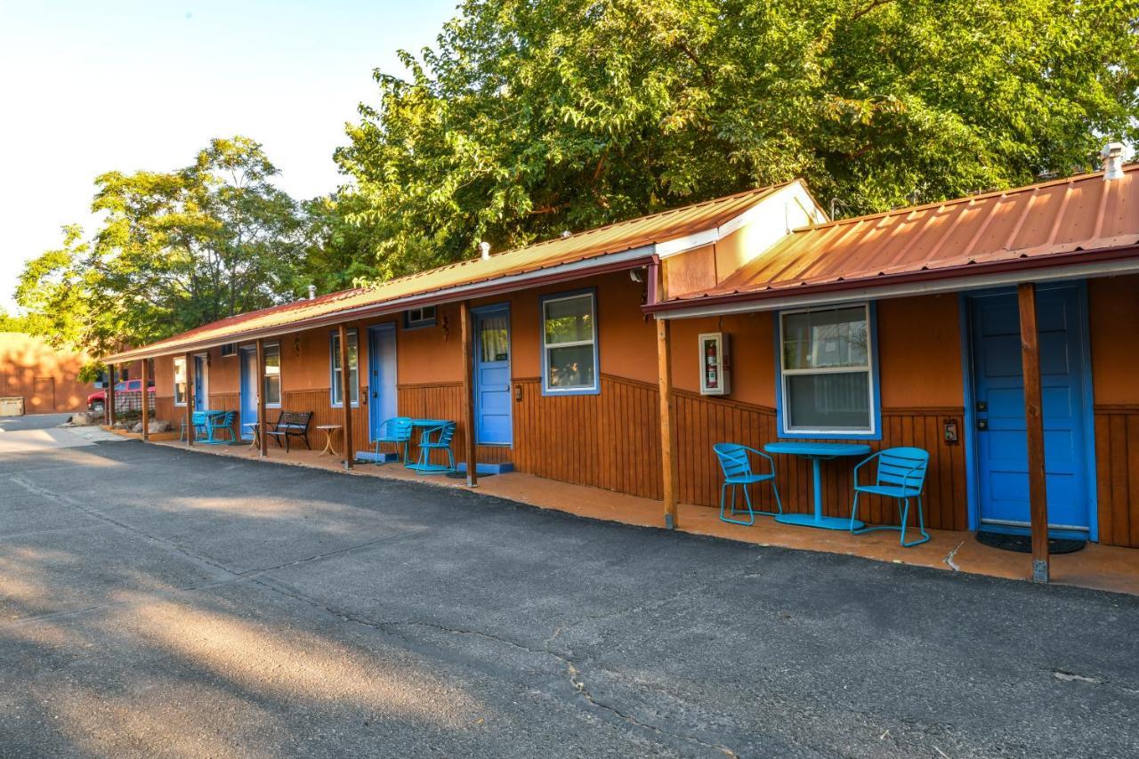 Hotel 7 - Downtown Location. Studio With Shared Hot Tub. Minutes To Arches N.p. *