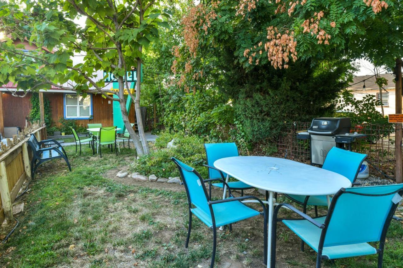 7 - Downtown Location. Studio With Shared Hot Tub. Minutes To Arches N.p. *
