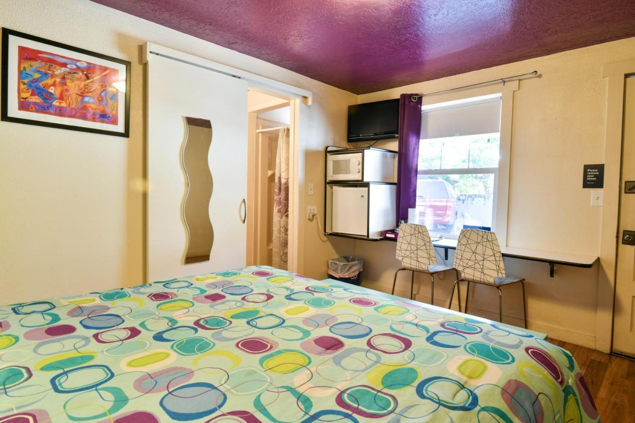 7 - Downtown Location. Studio With Shared Hot Tub. Minutes To Arches N.p. Hotel Moab