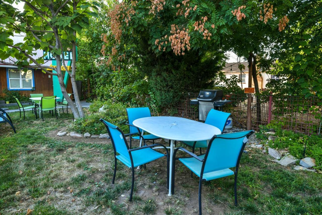 7 - Downtown Location. Studio With Shared Hot Tub. Minutes To Arches N.p. Hotel