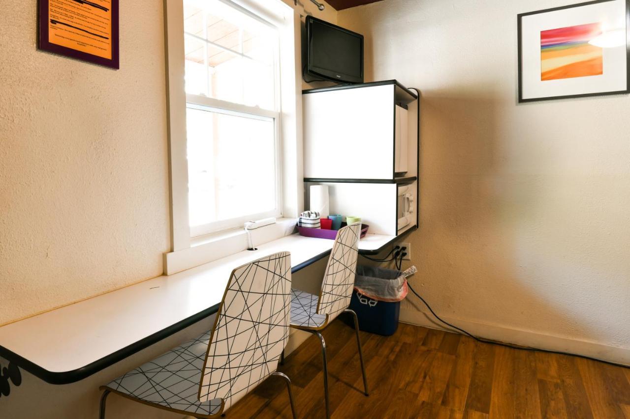 5 - Downtown Location. Studio With Shared Hot Tub. Minutes To Arches N.p. Hotel Moab