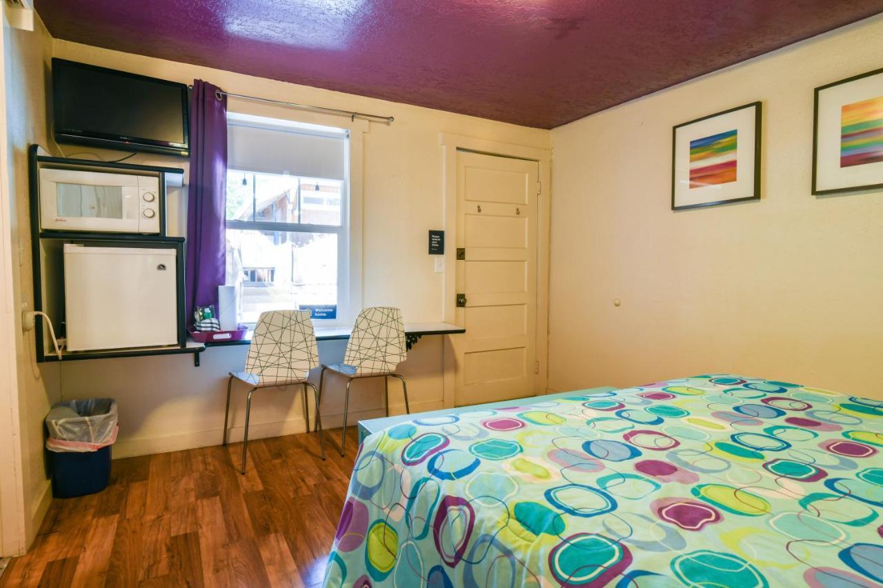 7 - Downtown Location. Studio With Shared Hot Tub. Minutes To Arches N.p. Hotel Moab