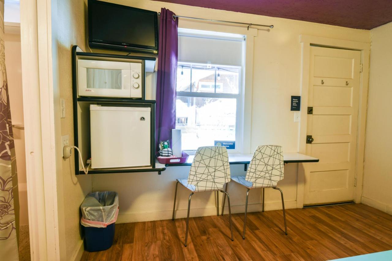 7 - Downtown Location. Studio With Shared Hot Tub. Minutes To Arches N.p. Hotel *