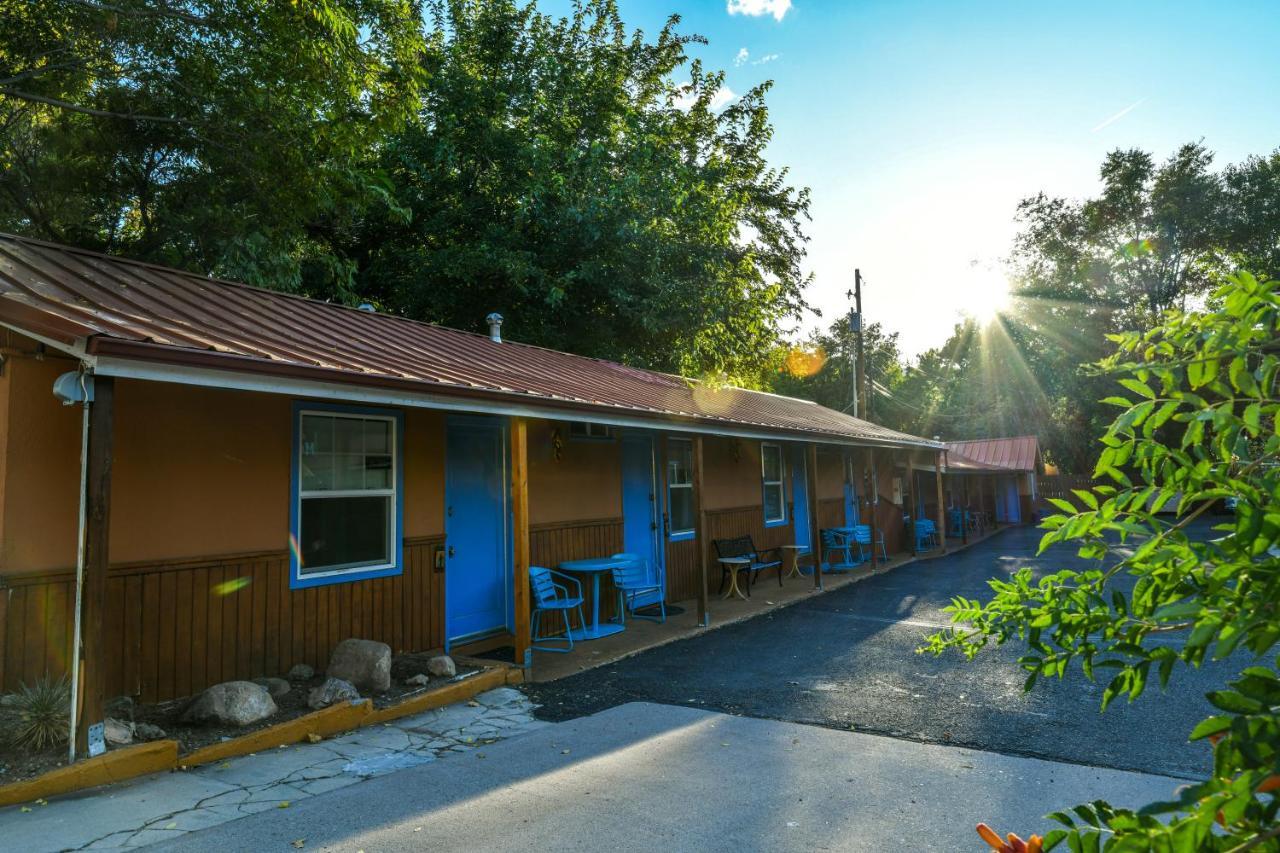 Hotel 5 - Downtown Location. Studio With Shared Hot Tub. Minutes To Arches N.p. Moab