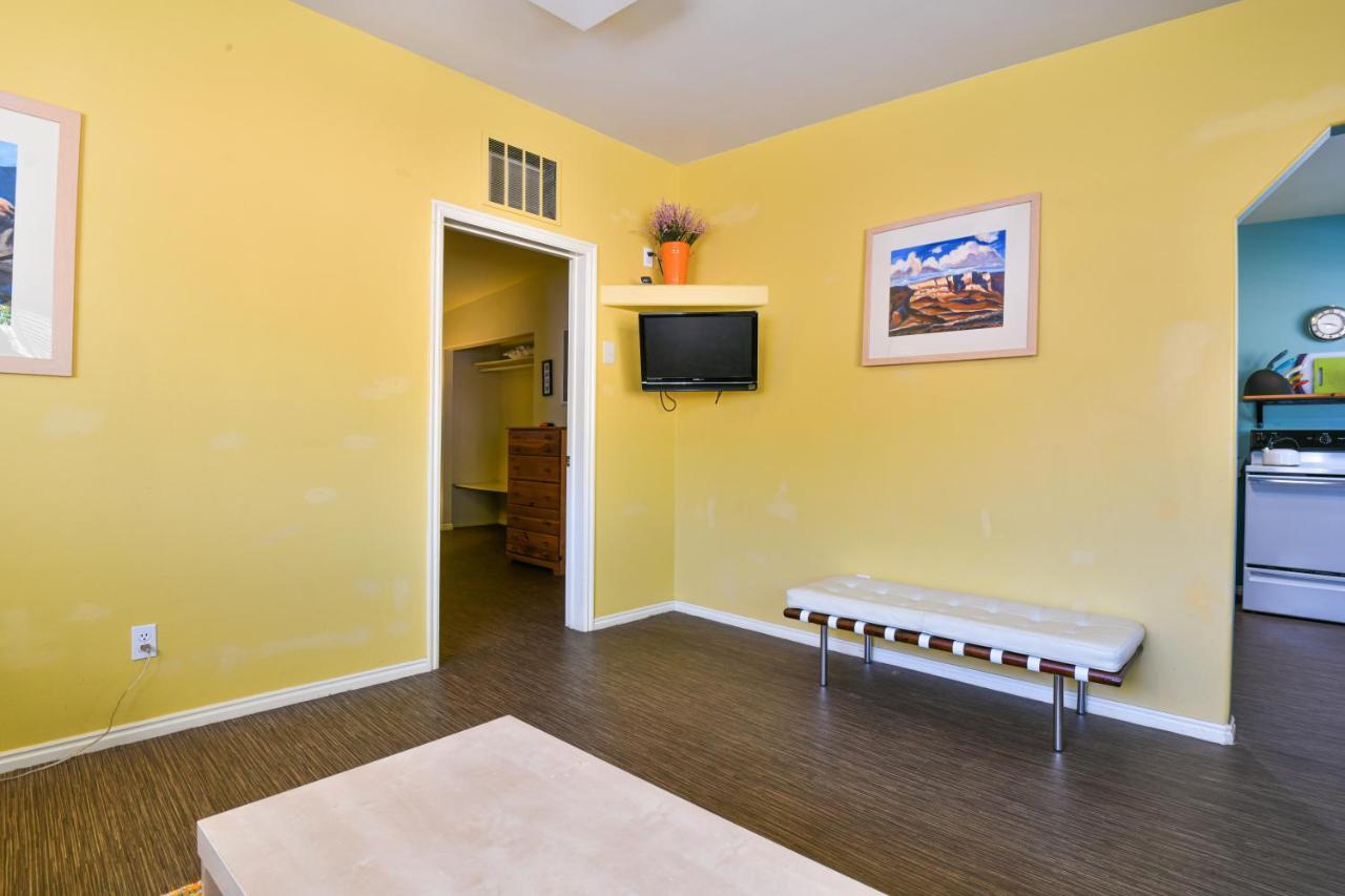 Holiday home 3 - Downtown 1 Bedroom Unit, Sleeps 6 With Shared Hot Tub