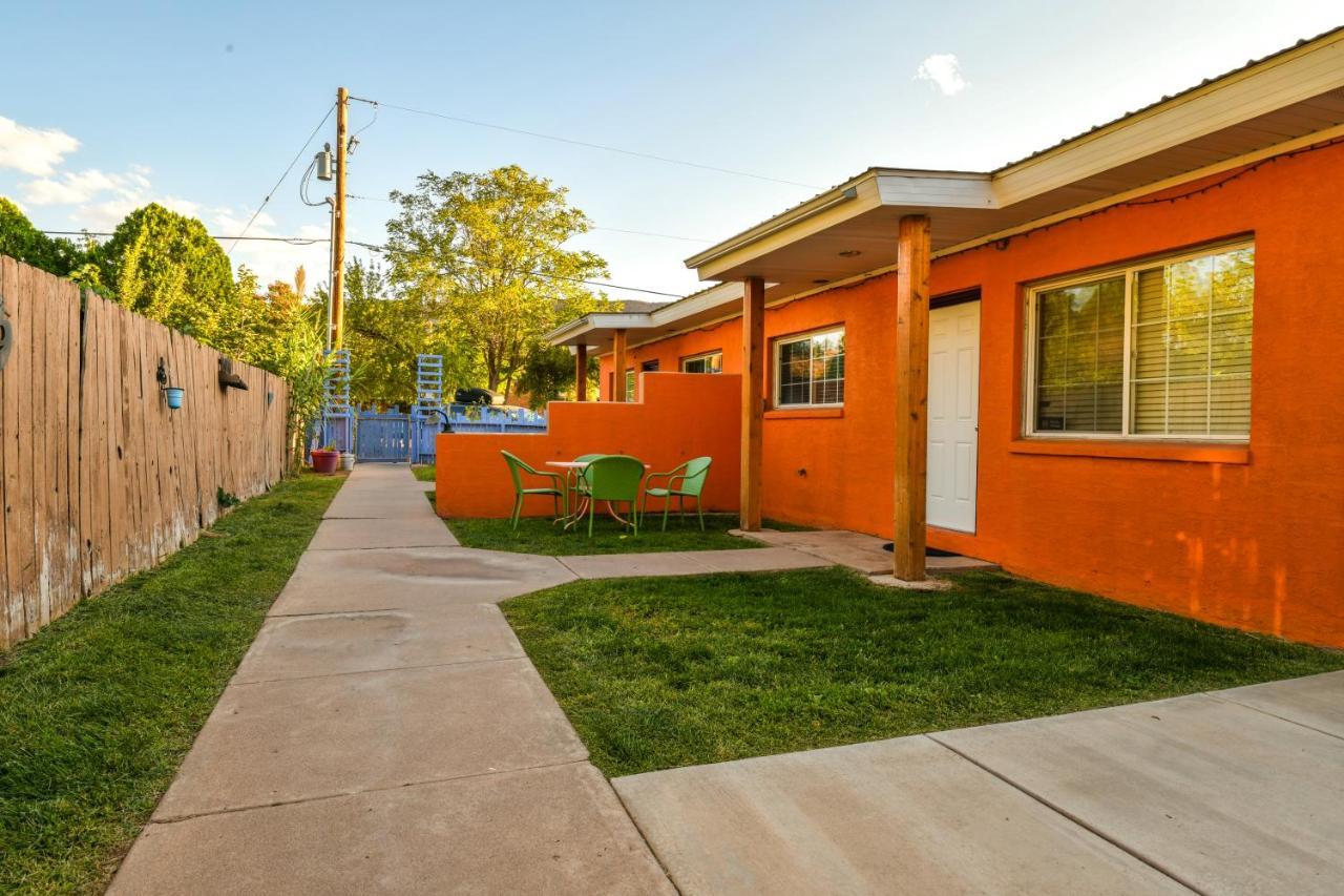 3 - Downtown 1 Bedroom Unit, Sleeps 6 With Shared Hot Tub Holiday home Moab
