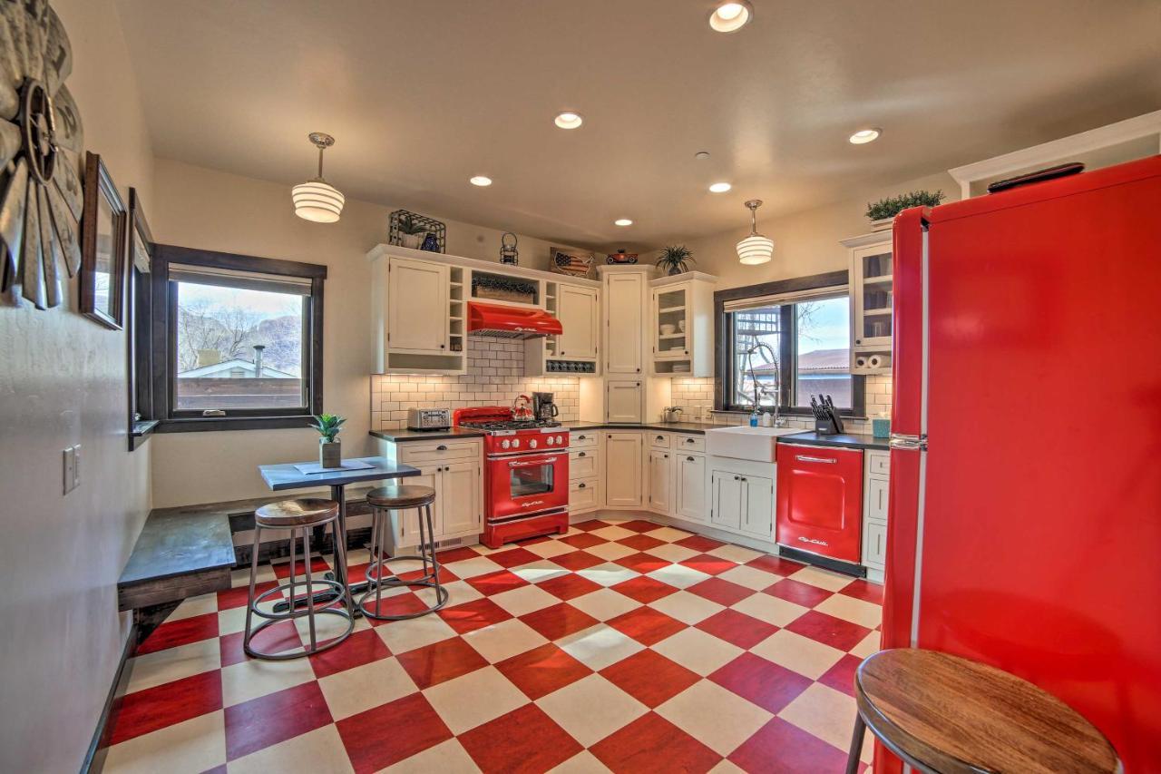 Getaway With Ample Parking, Walk To Main Street