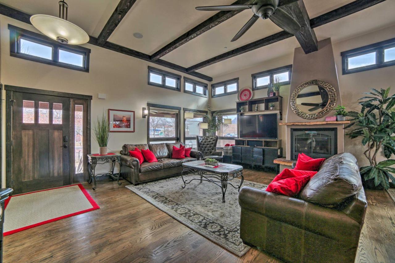 Holiday home Getaway With Ample Parking, Walk To Main Street *