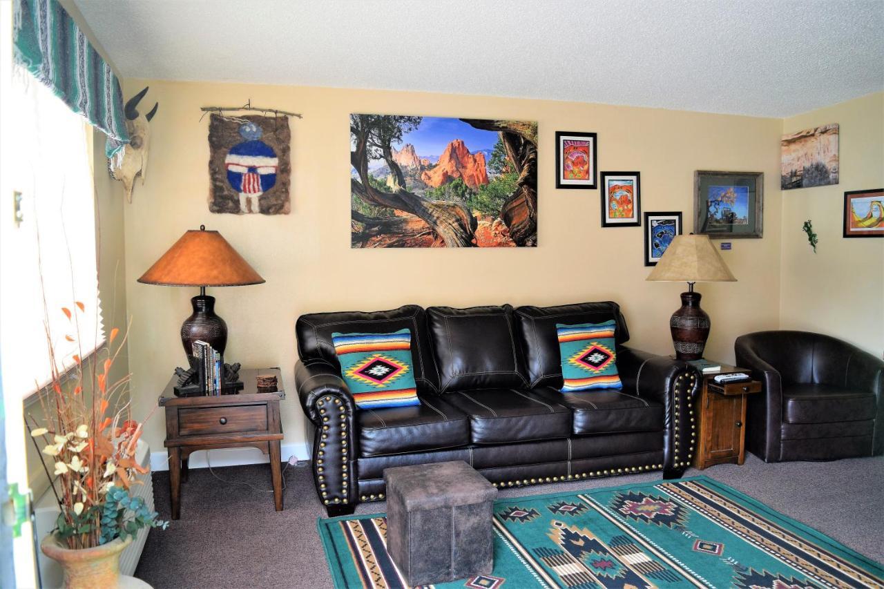 St Danes Pinyon Pine Cabin Guest house