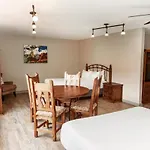 Aarchway Inn