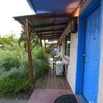 Charming 2 Bedroom Near Downtown - Rose Tree 1
