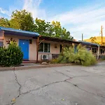 Charming 2 Bedroom Near Downtown - Rose Tree 1