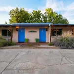 Charming 2 Bedroom Near Downtown - Rose Tree 1