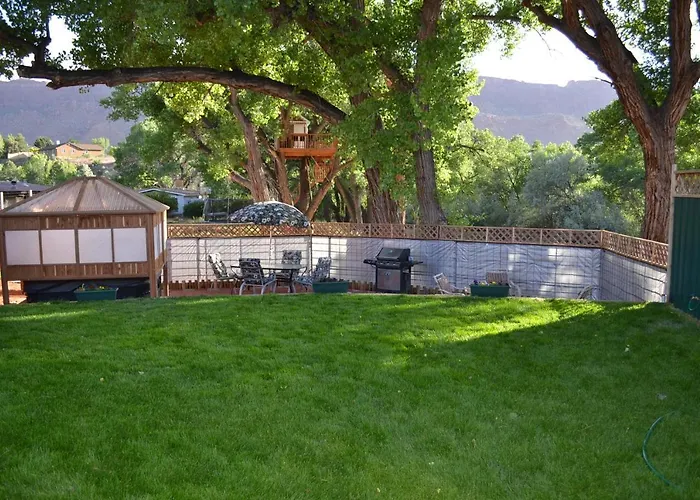 Rustic Retreat Moab Townhome With Grill And Fire Pit