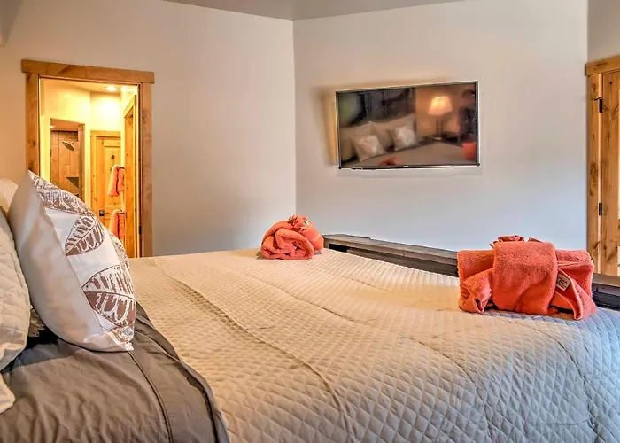 Modern Moab Townhome With Private Hot Tub And Patio!