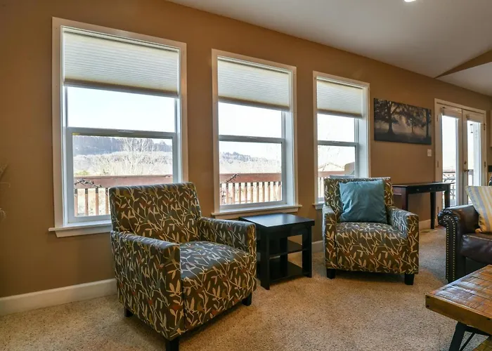 Dv - Six Bedroom Home With Private Hot Tub. Sleeps 22!