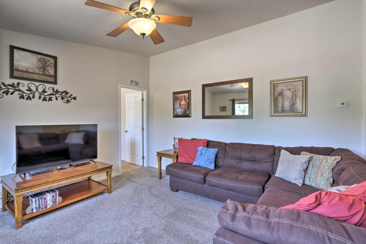 Rustic Retreat Townhome With Grill And Fire Pit *