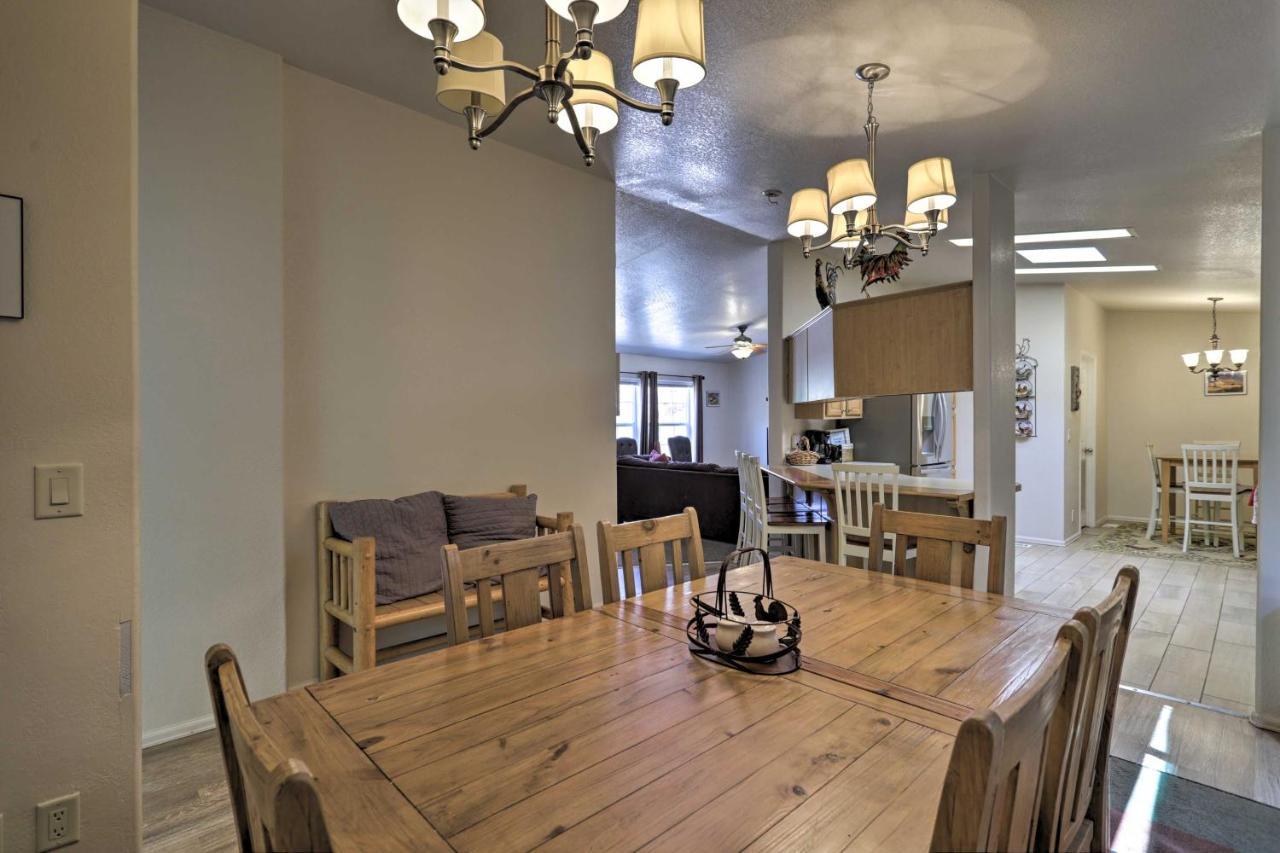 Holiday home Rustic Retreat Townhome With Grill And Fire Pit