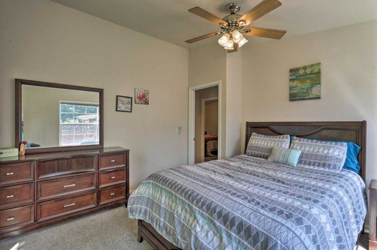Holiday home Rustic Retreat Townhome With Grill And Fire Pit *