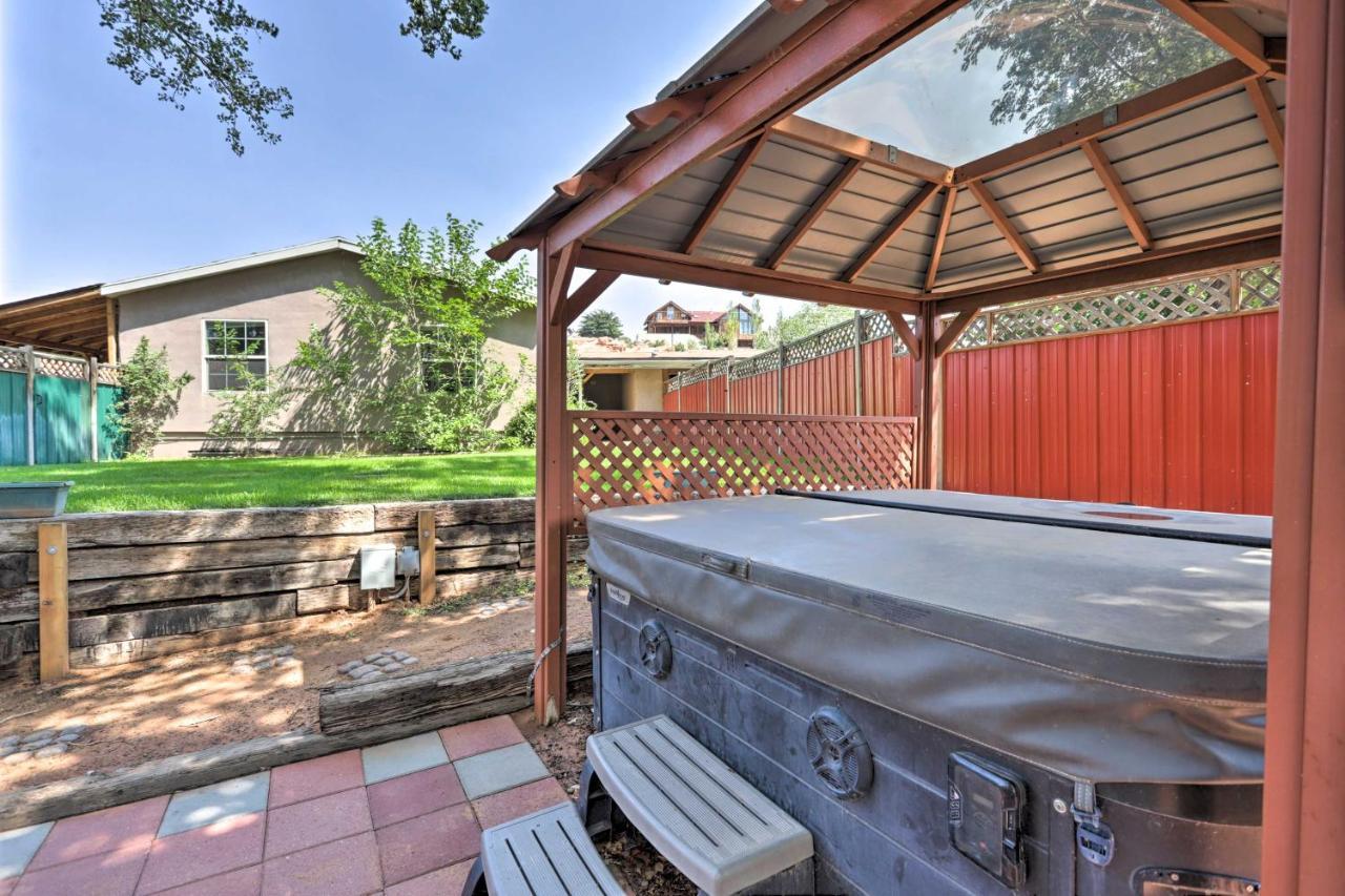 Holiday home Rustic Retreat Townhome With Grill And Fire Pit *
