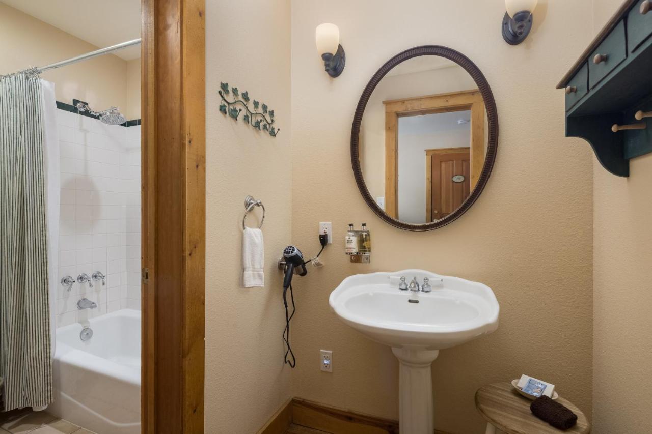 Sunflower Hill Bed & Breakfast *
