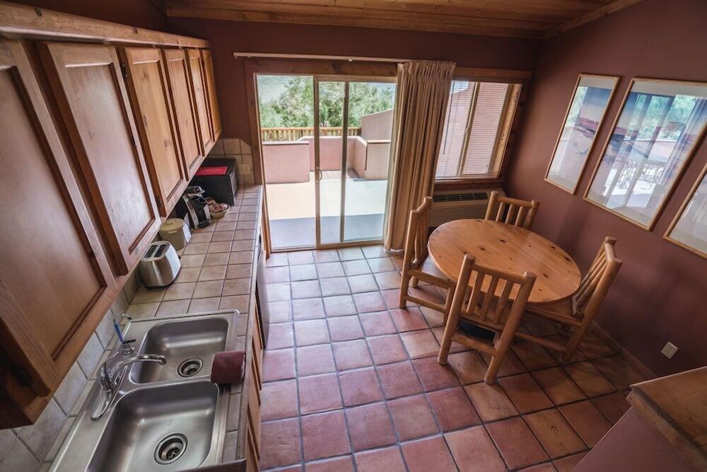 Red Cliffs Lodge *