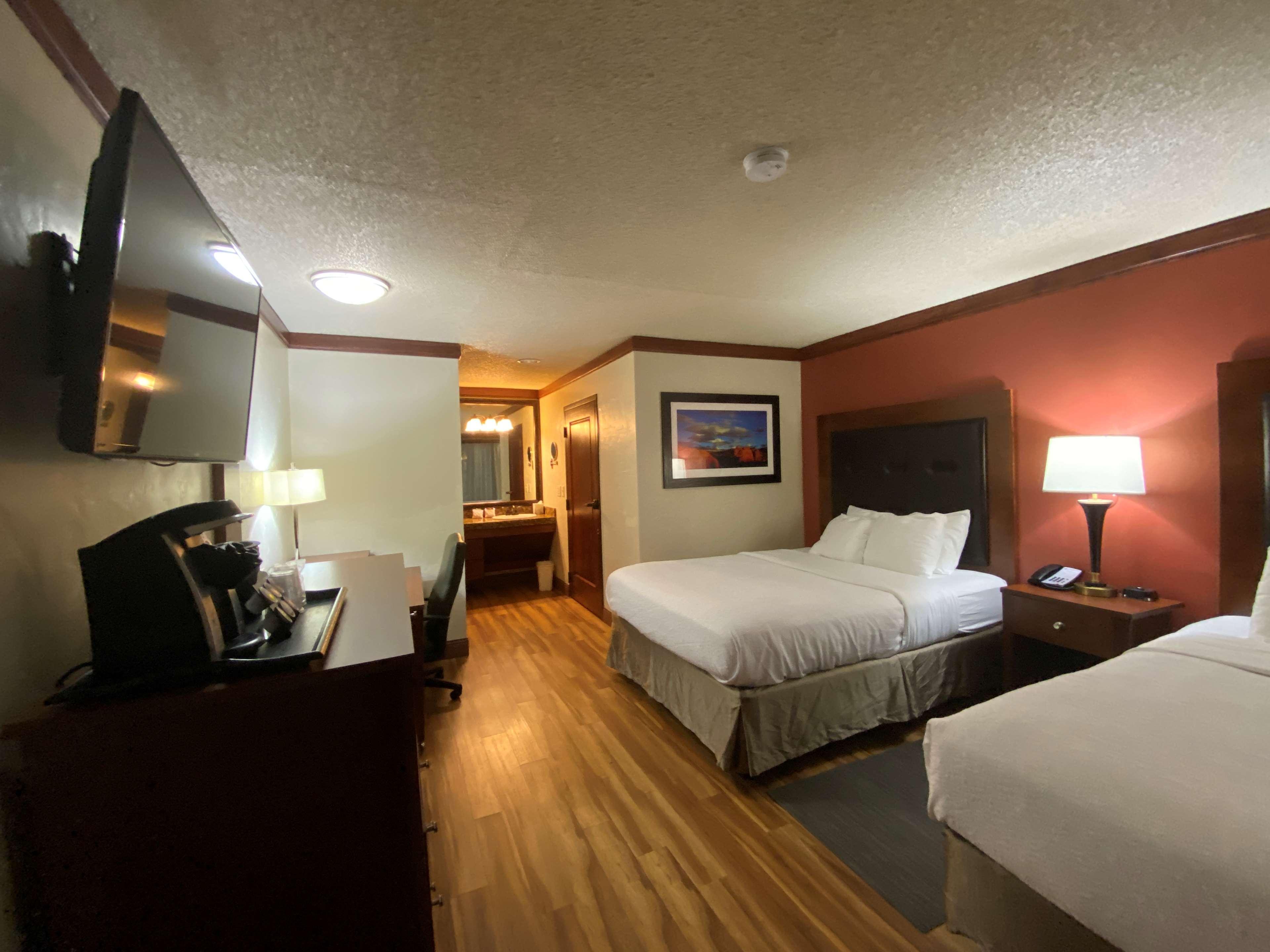 Western Greenwell Hotel 3*