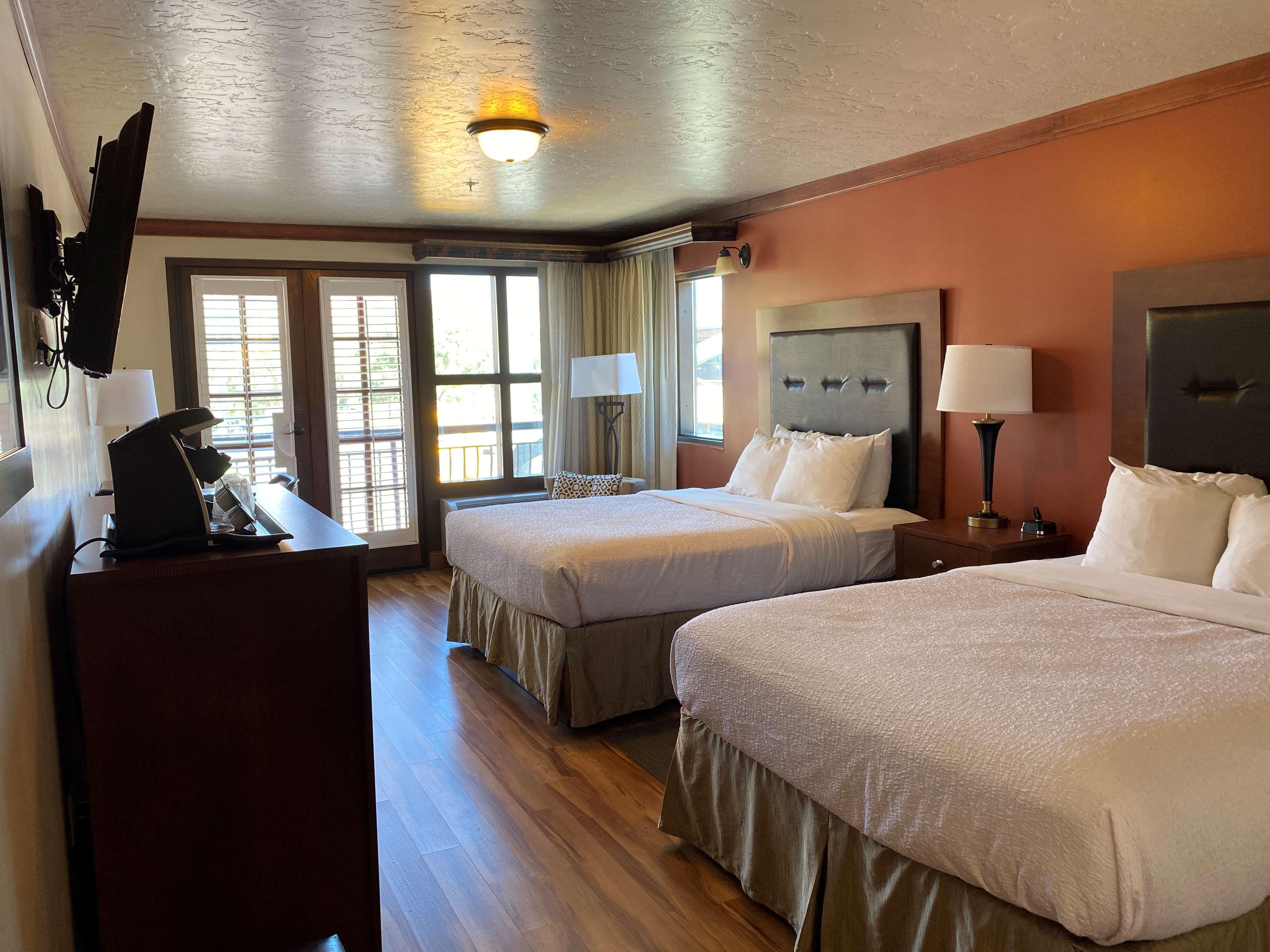 Western Greenwell Hotel 3*