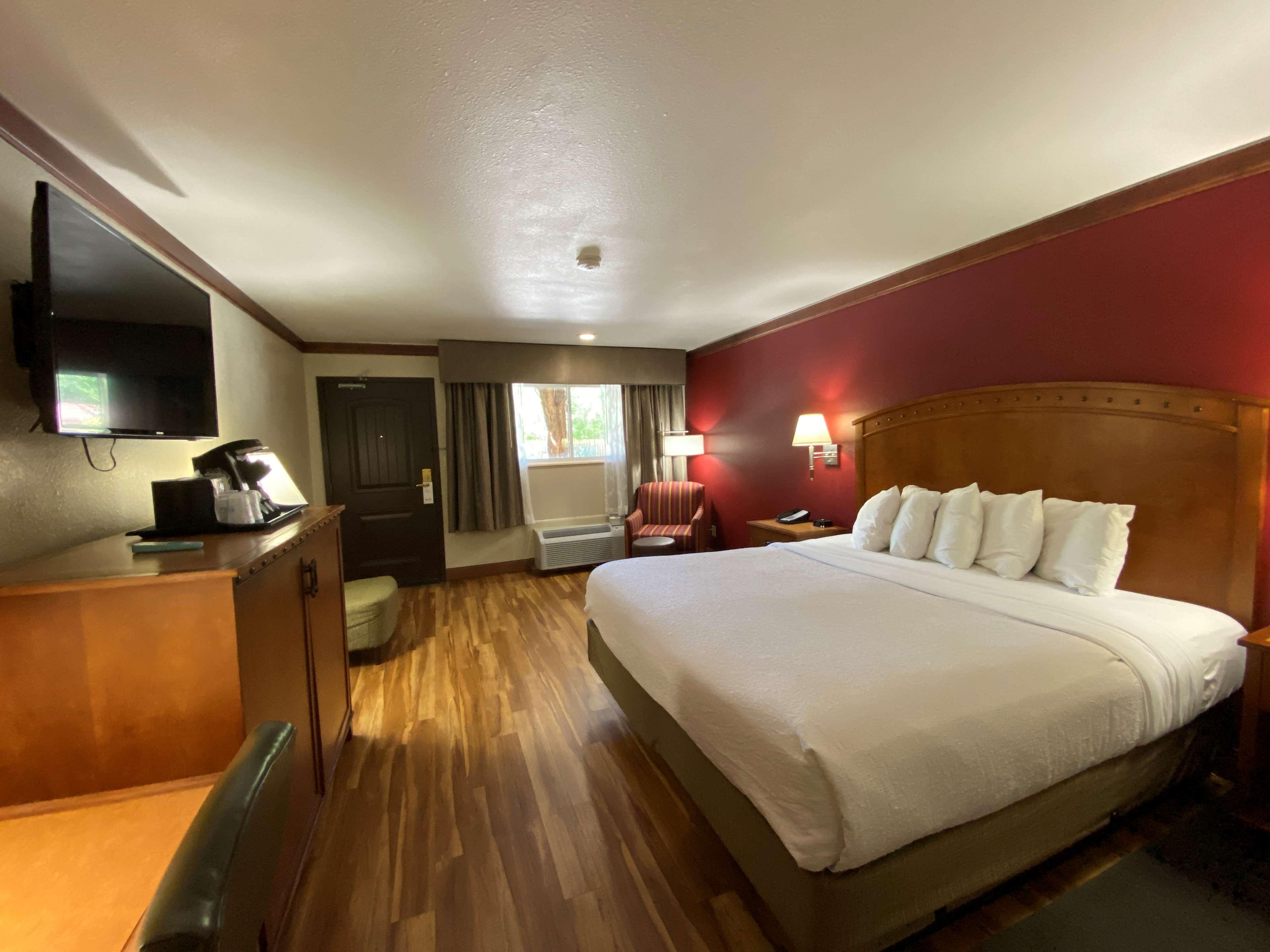 Western Greenwell Hotel