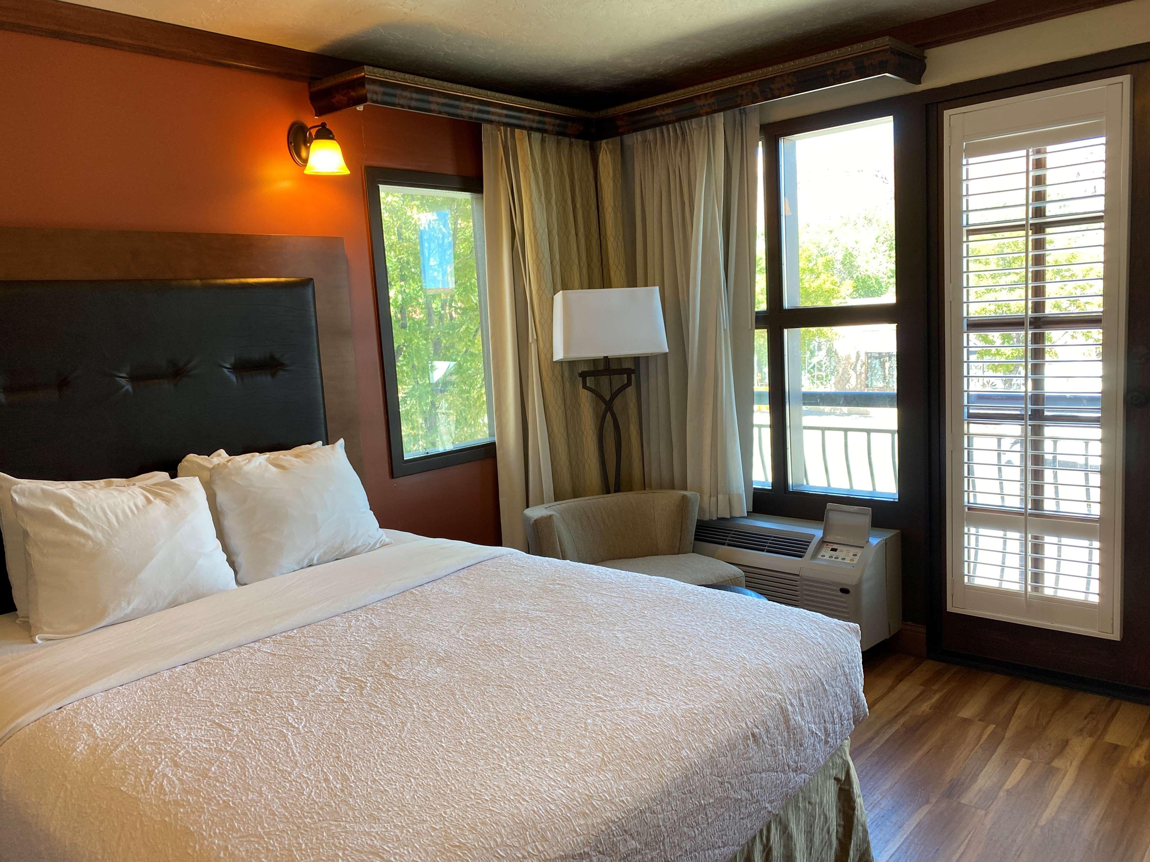 Western Greenwell Hotel 3*