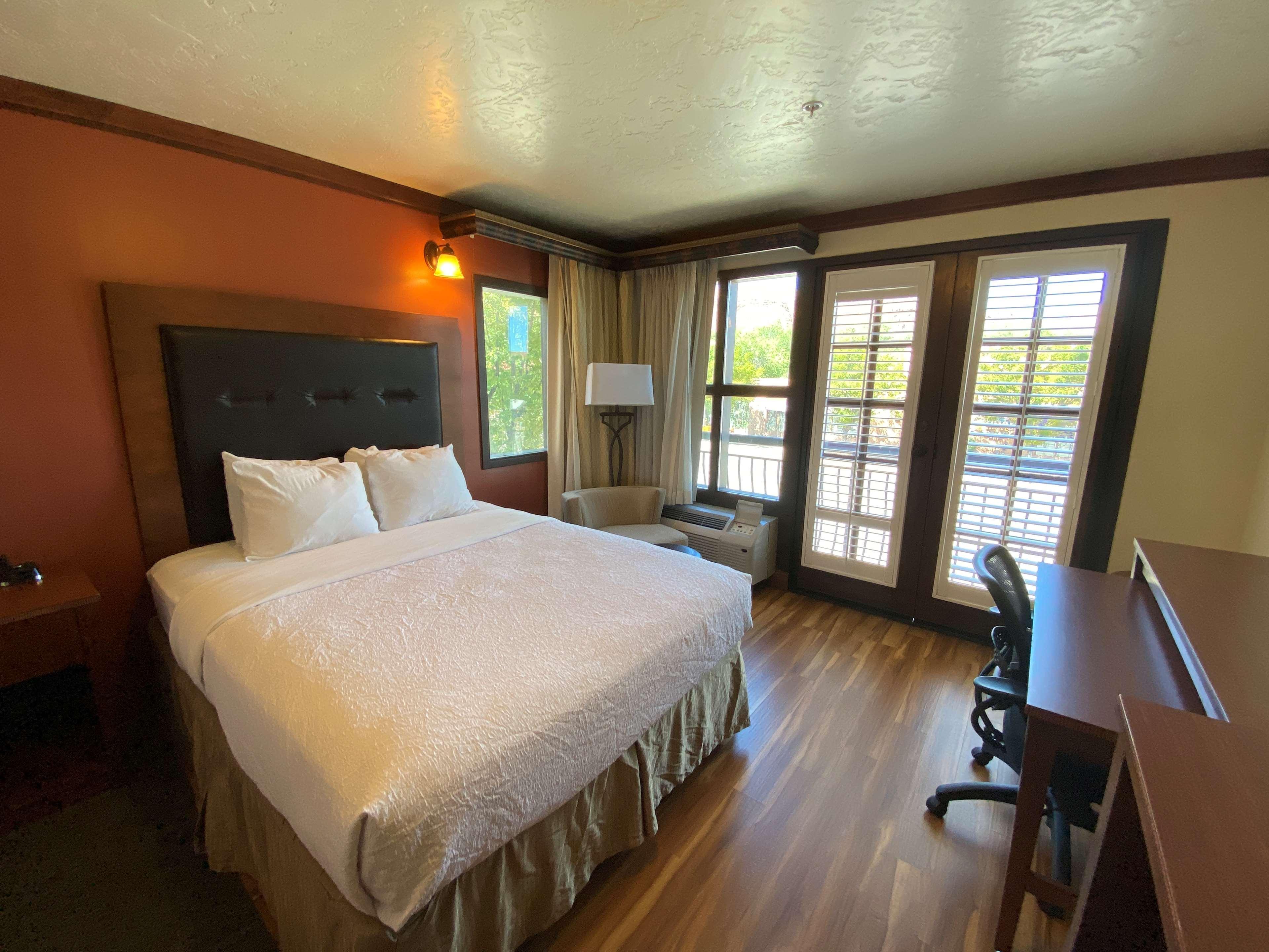 Western Greenwell Hotel
