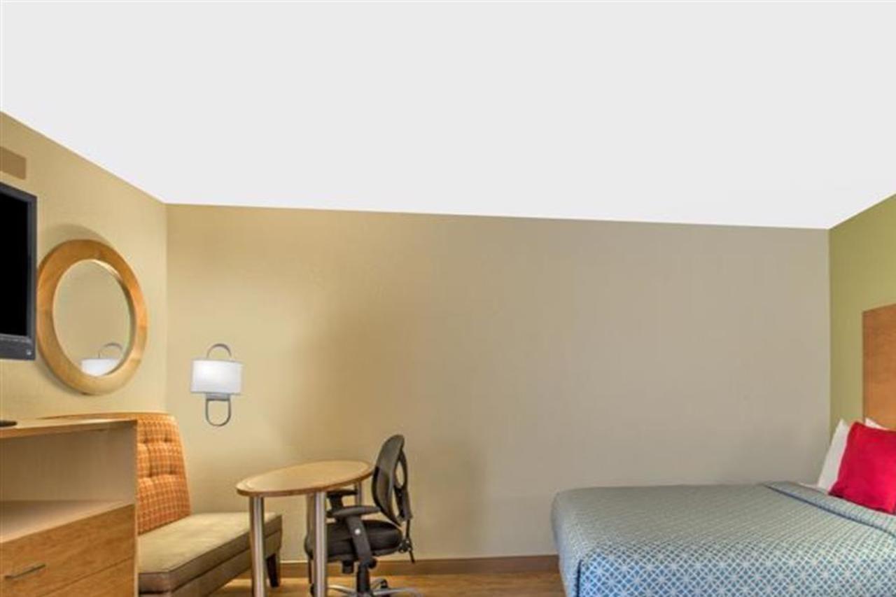 Super 8 By Wyndham Motel