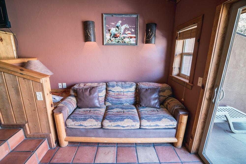 Red Cliffs Lodge