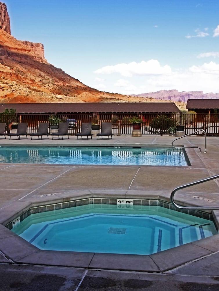 Red Cliffs Lodge