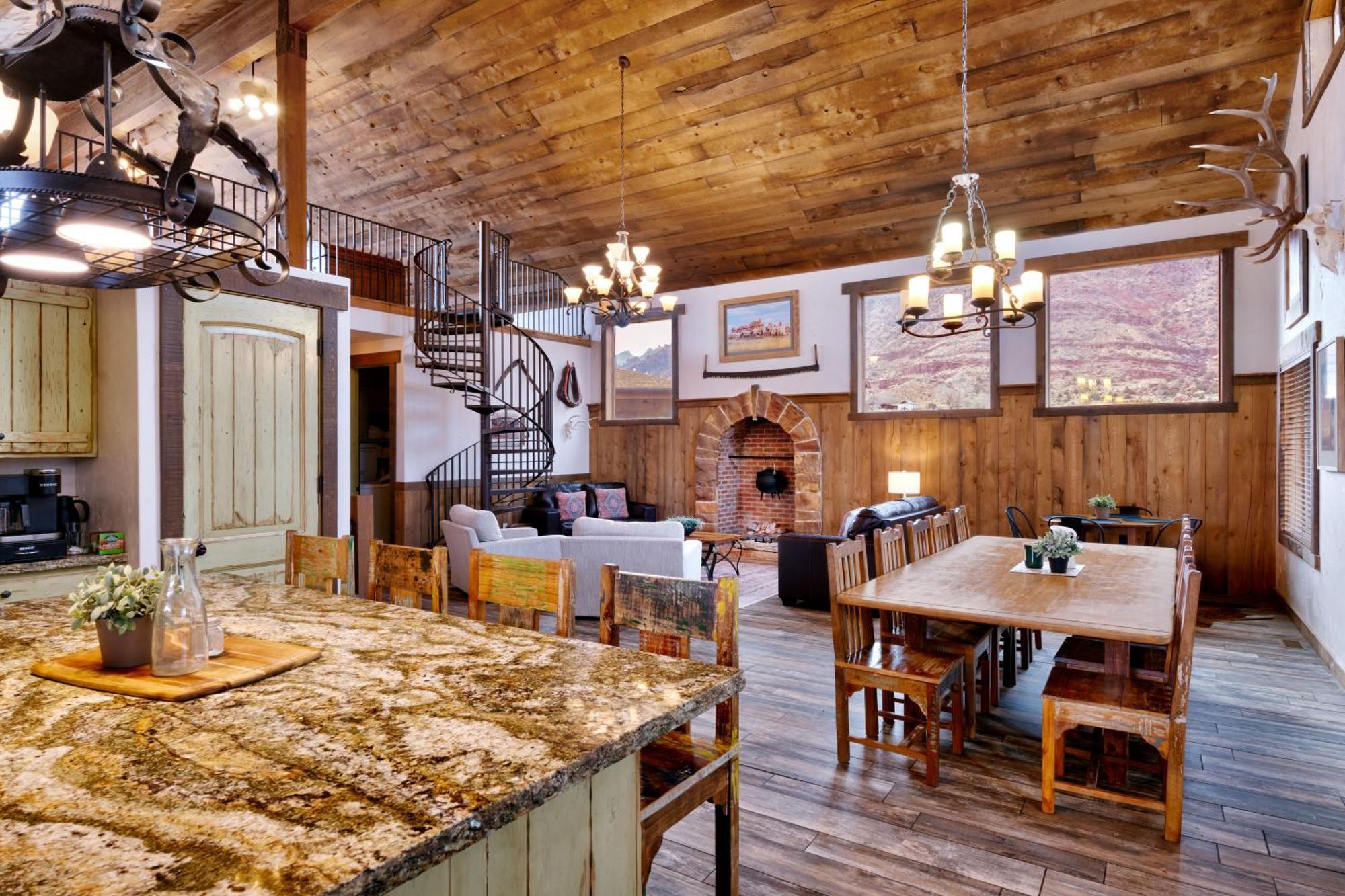 Bed & Breakfast Hideout At The Rim
