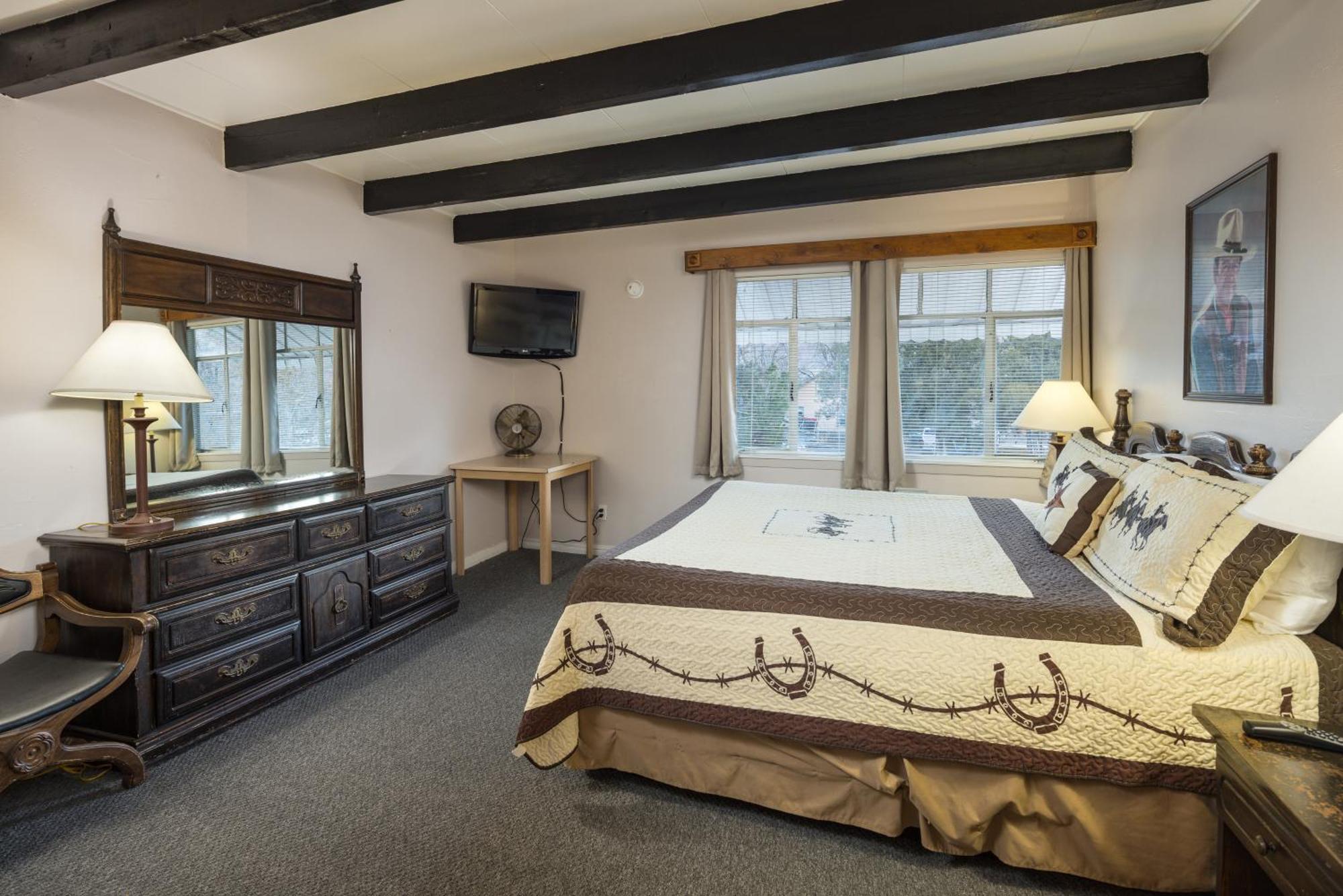 Hotel Apache 2*