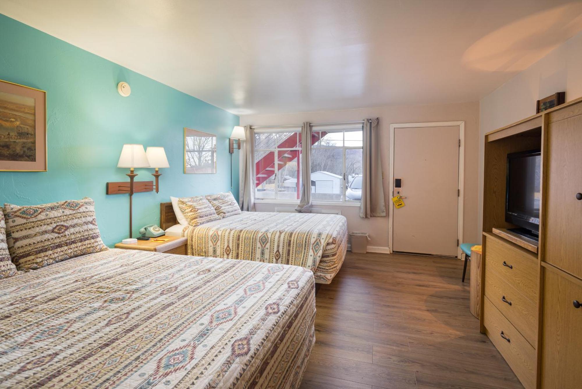Apache Hotel