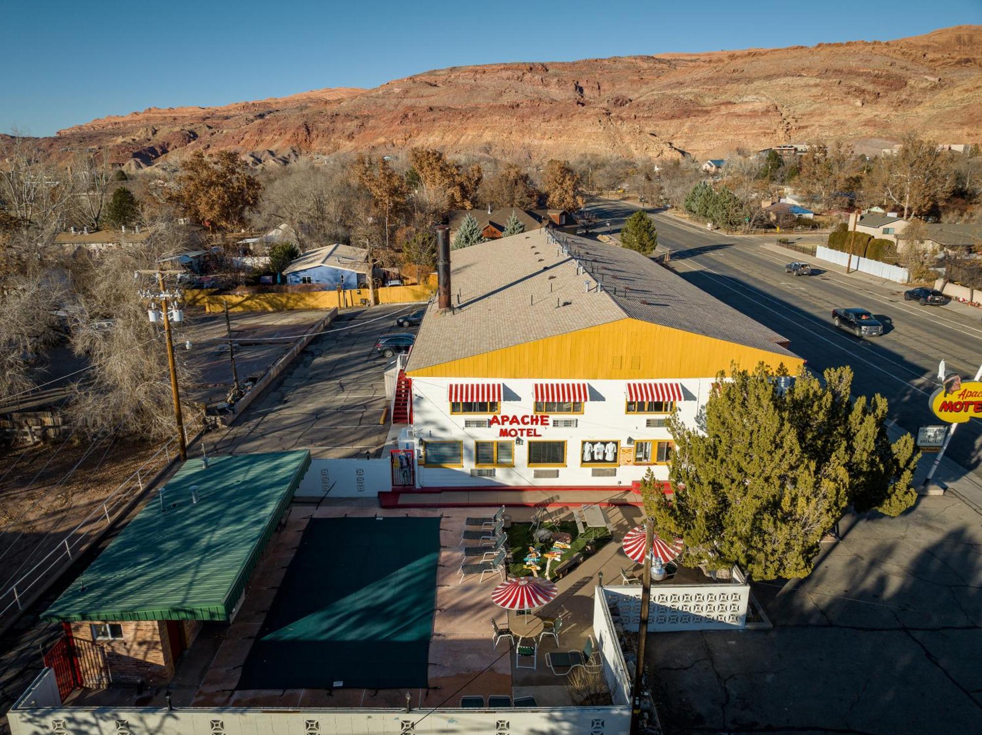 Apache Hotel