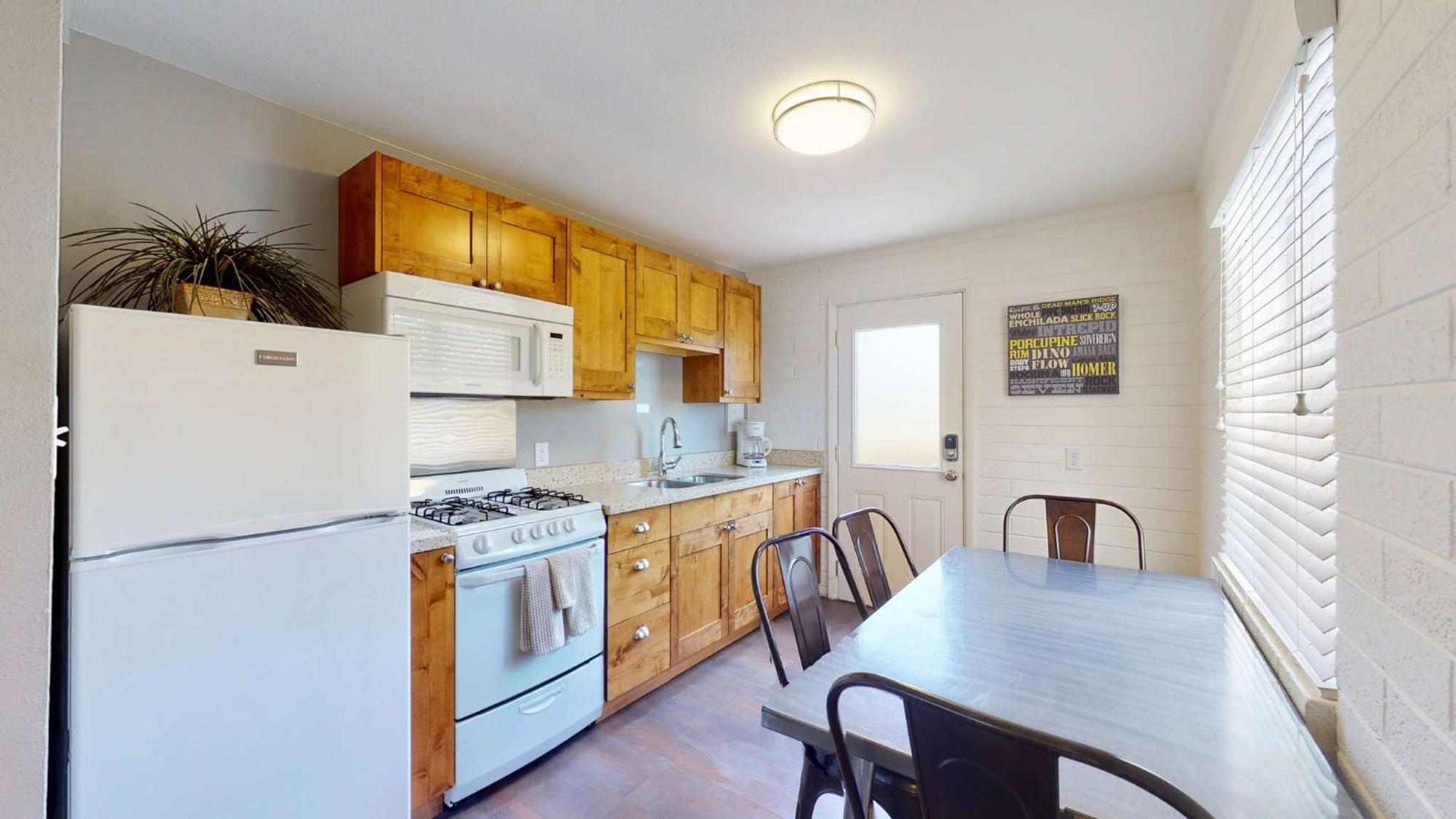 Downtown Cozy Base - Purple Sage 4 Holiday home