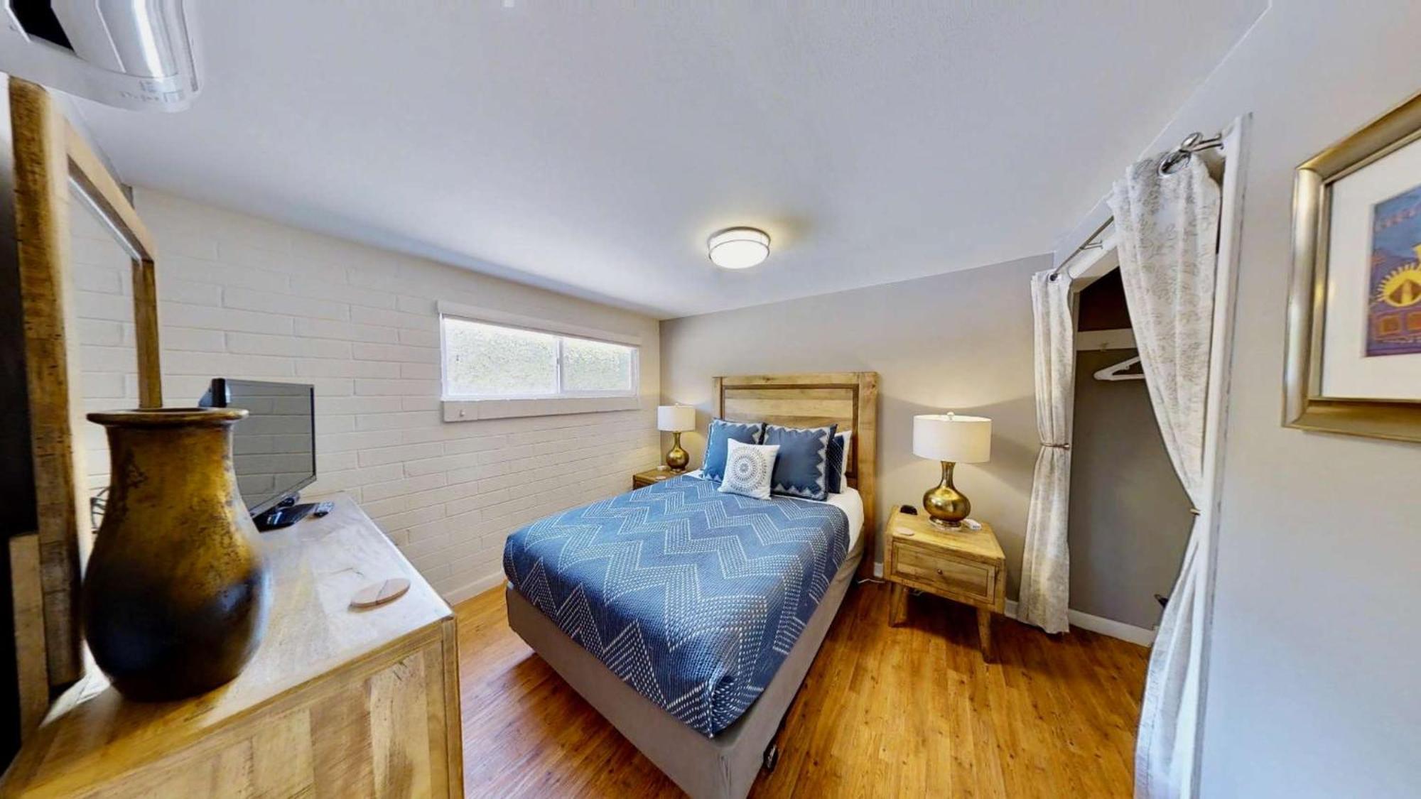Downtown Cozy Base - Purple Sage 1 Holiday home