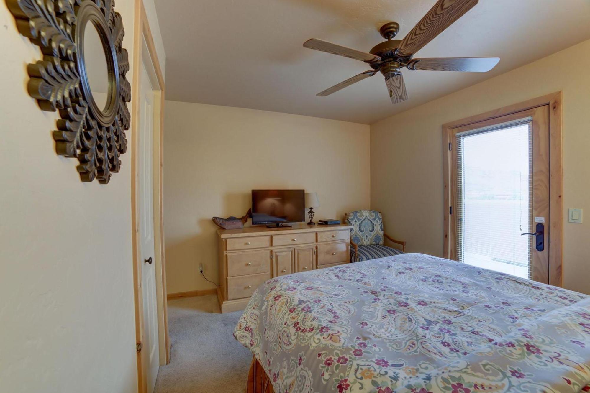 Desert Winds Townhome In With 3 Master Holiday home *
