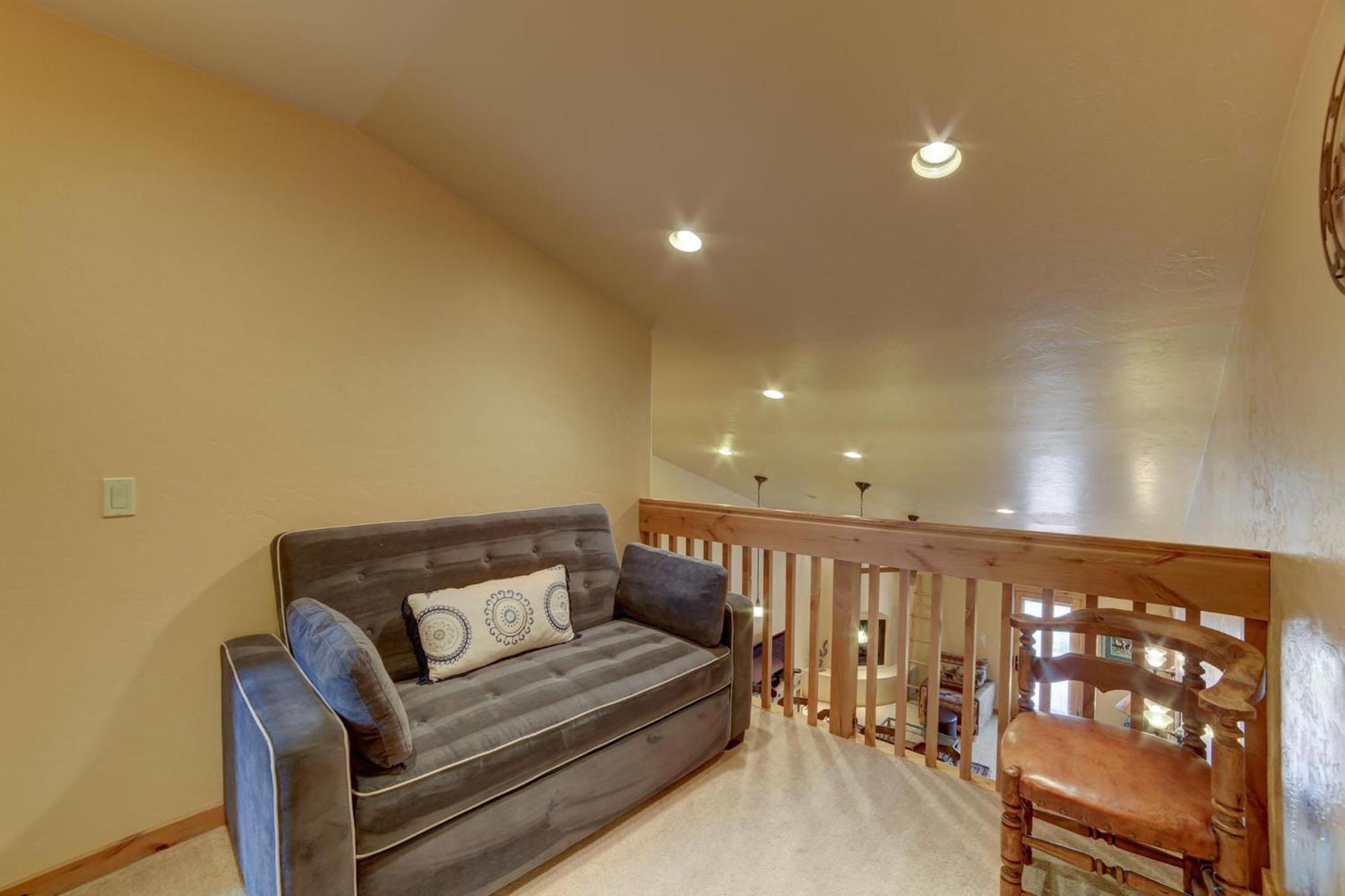 Desert Winds Townhome In With 3 Master *