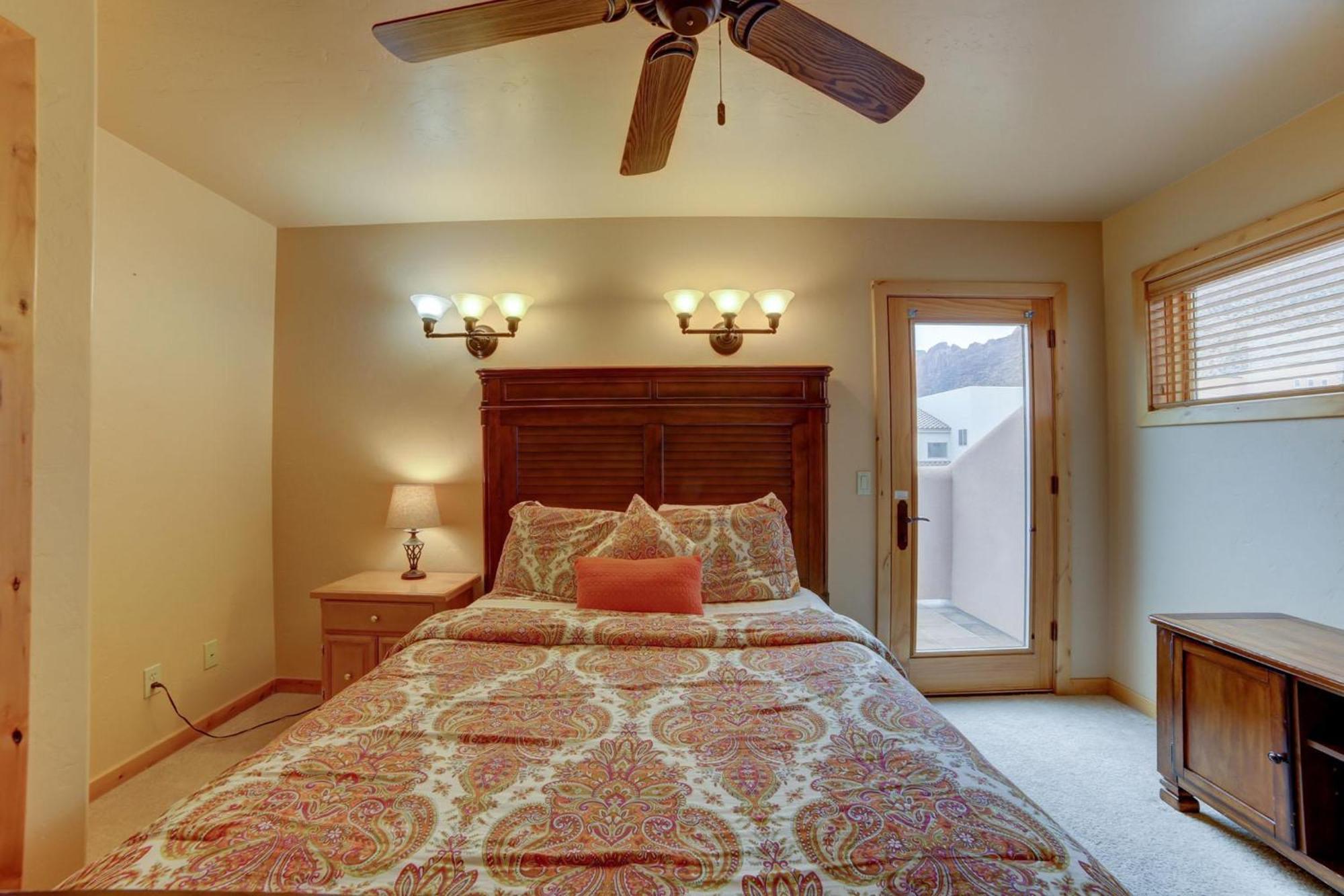 Desert Winds Townhome In With 3 Master *
